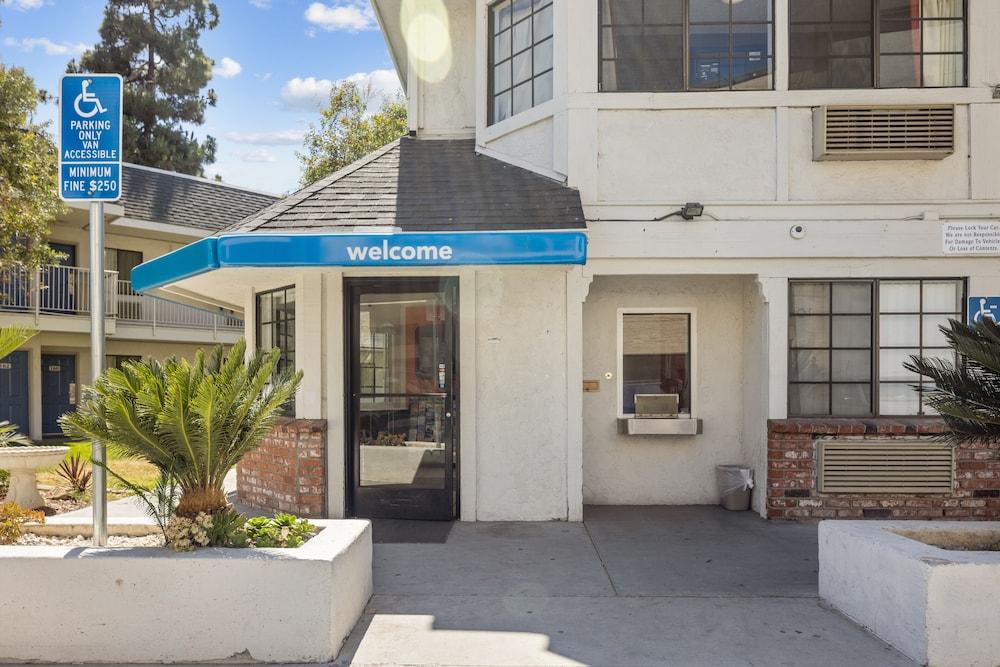 Motel 6-Carlsbad, Ca - Village Exterior photo