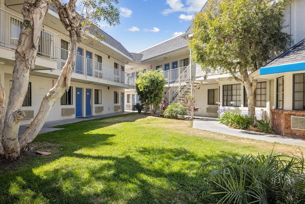 Motel 6-Carlsbad, Ca - Village Exterior photo