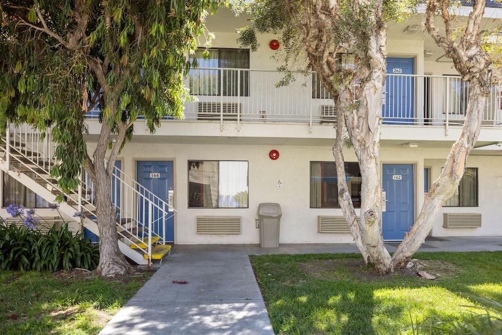 Motel 6-Carlsbad, Ca - Village Exterior photo