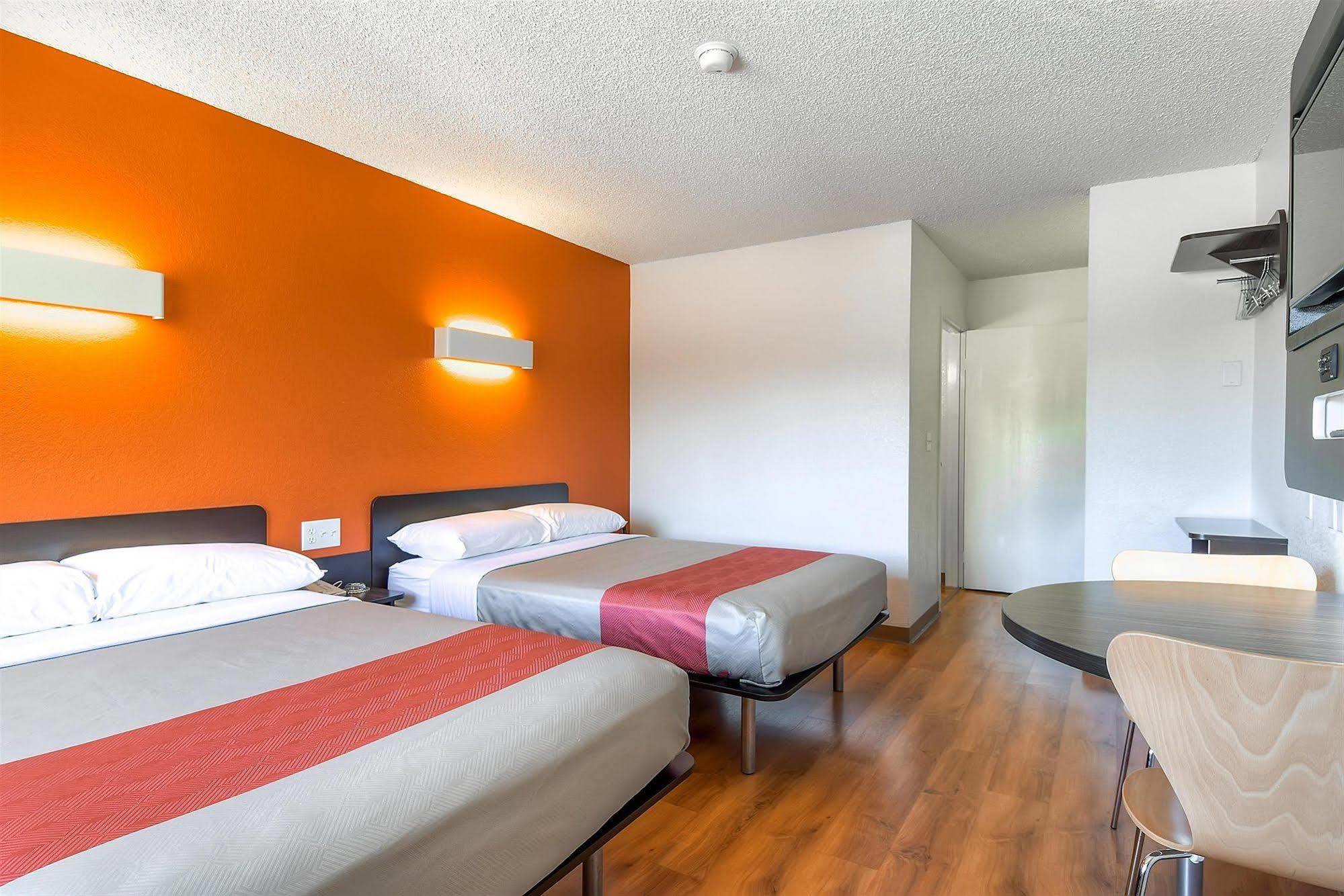 Motel 6-Carlsbad, Ca - Village Exterior photo