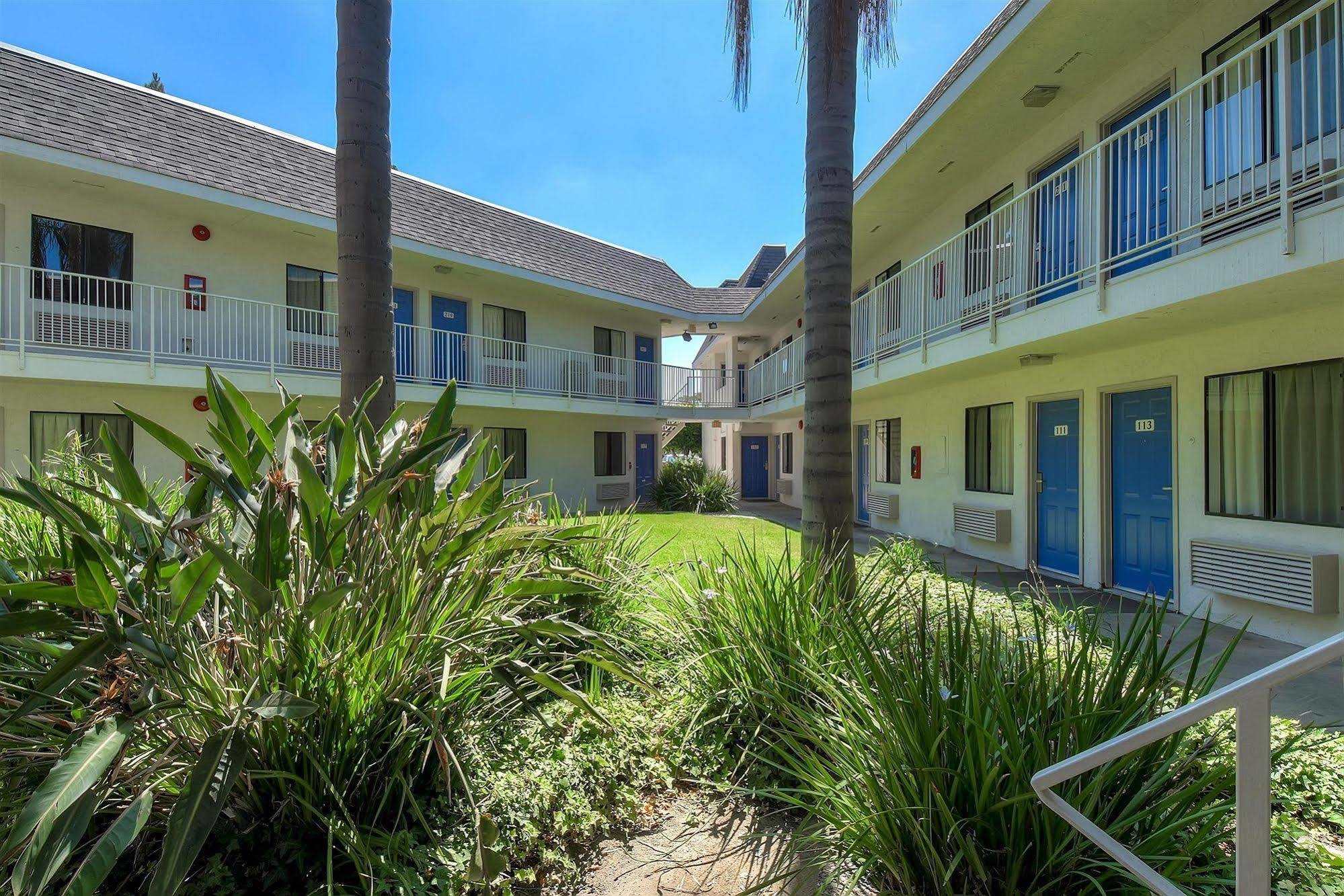 Motel 6-Carlsbad, Ca - Village Exterior photo