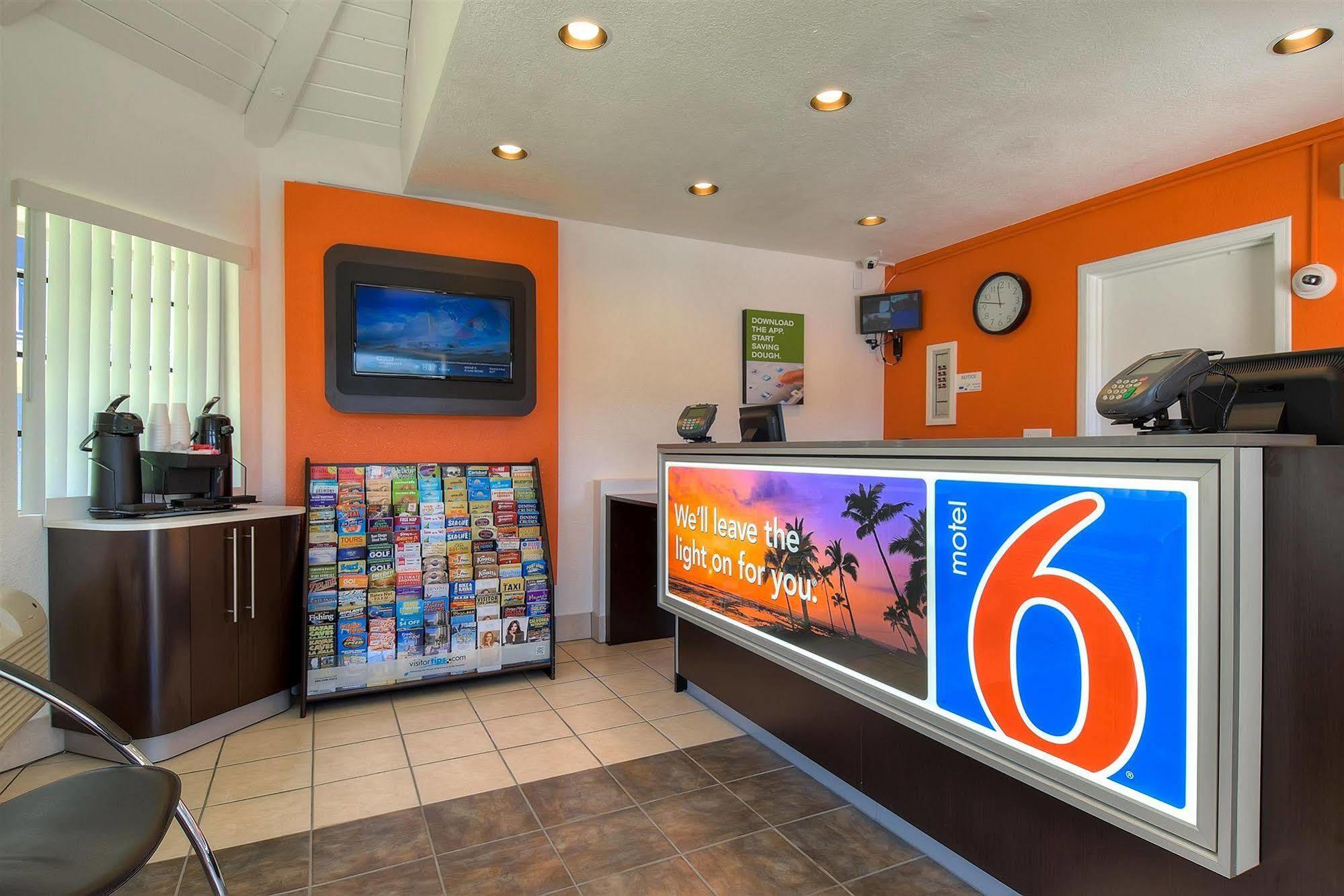 Motel 6-Carlsbad, Ca - Village Exterior photo