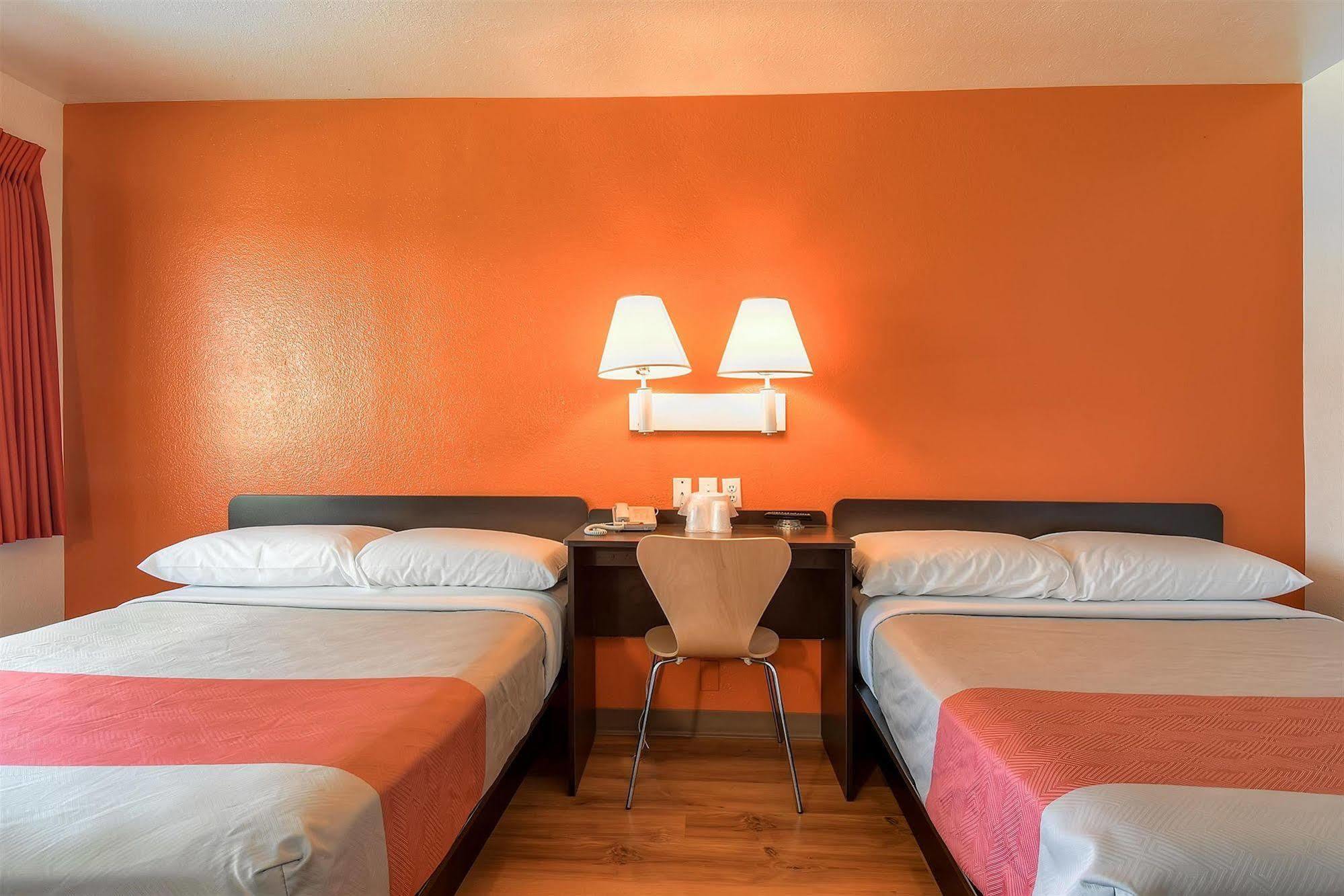 Motel 6-Carlsbad, Ca - Village Exterior photo