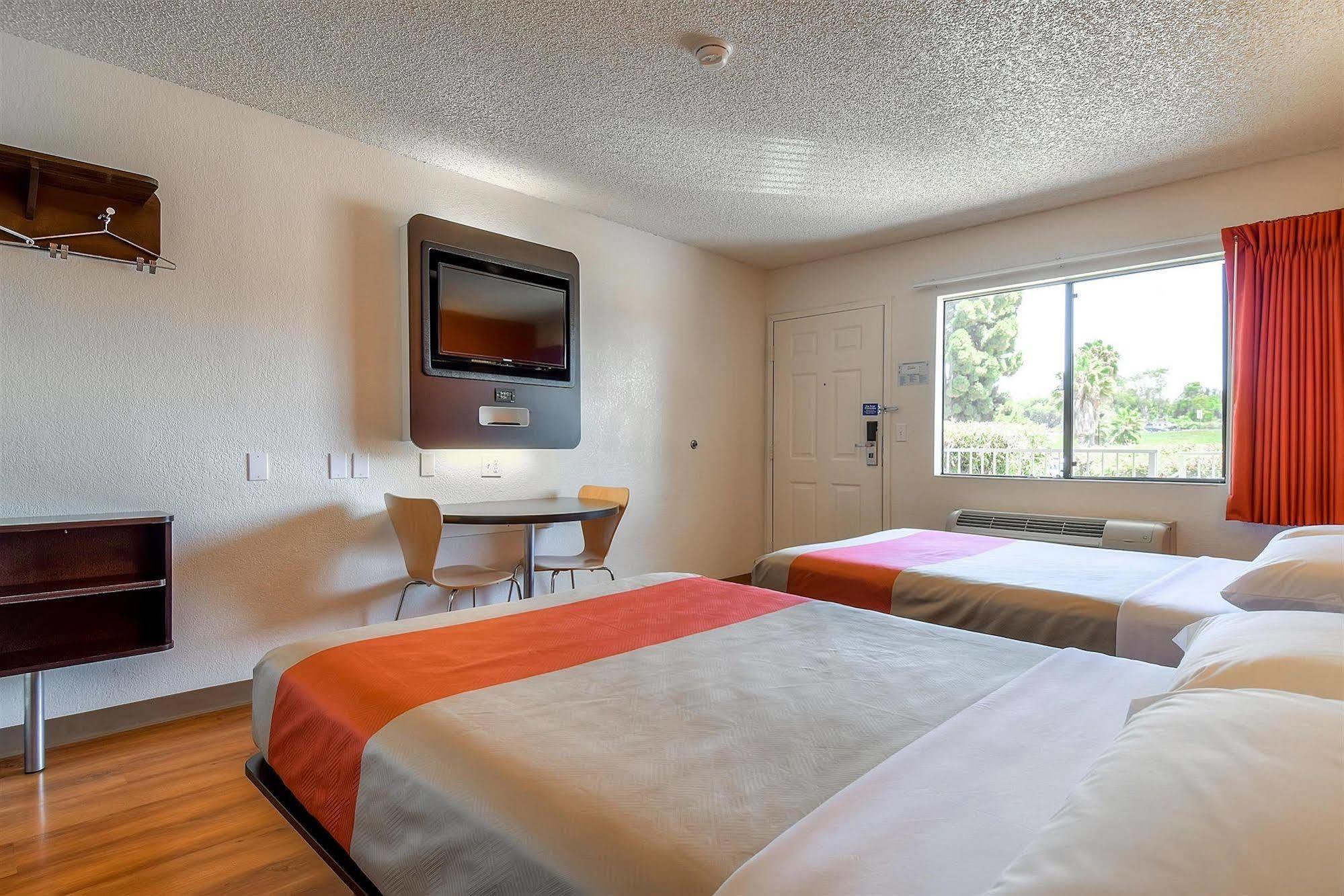 Motel 6-Carlsbad, Ca - Village Exterior photo