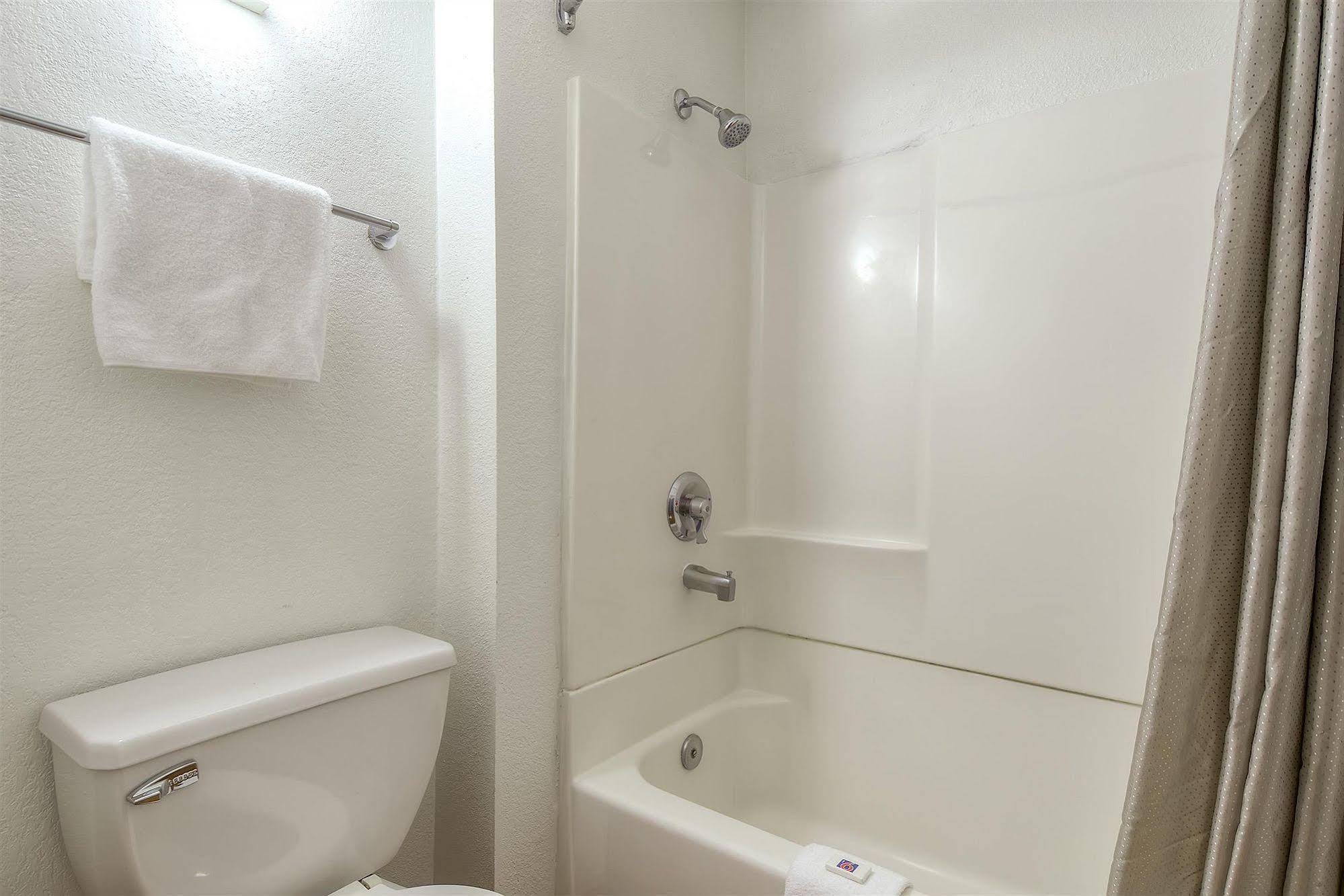 Motel 6-Carlsbad, Ca - Village Exterior photo