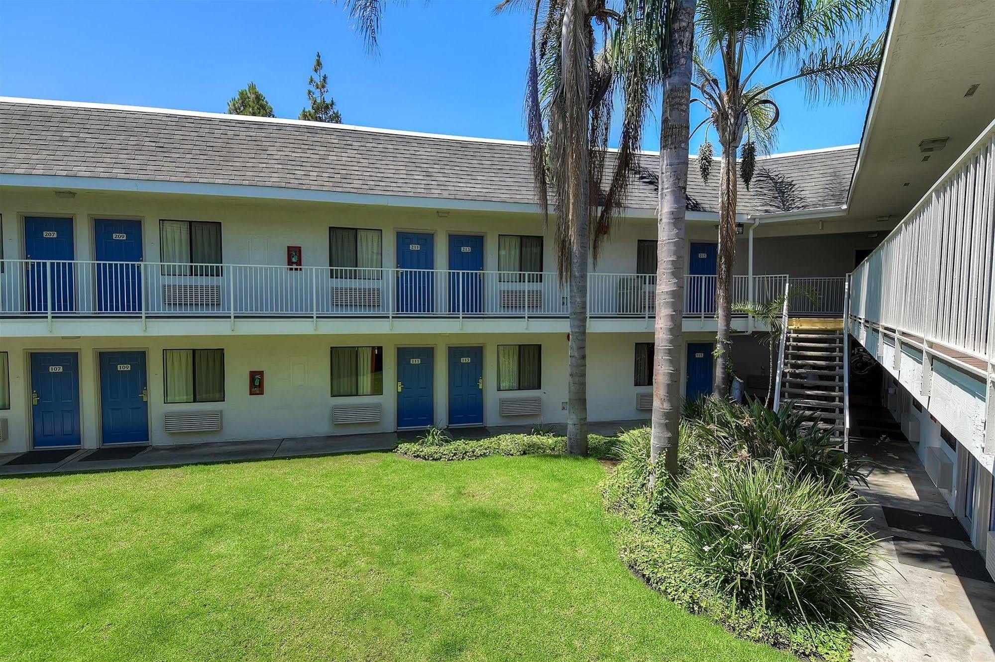Motel 6-Carlsbad, Ca - Village Exterior photo