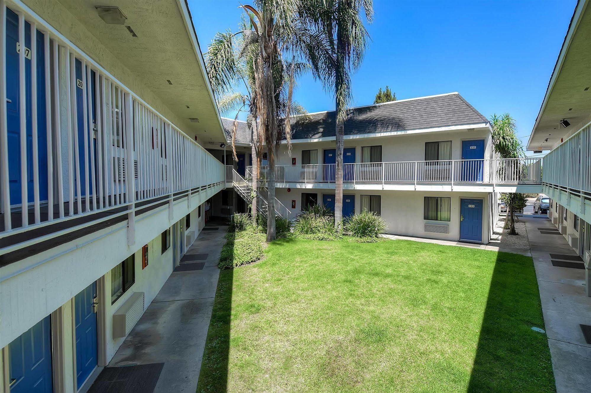 Motel 6-Carlsbad, Ca - Village Exterior photo