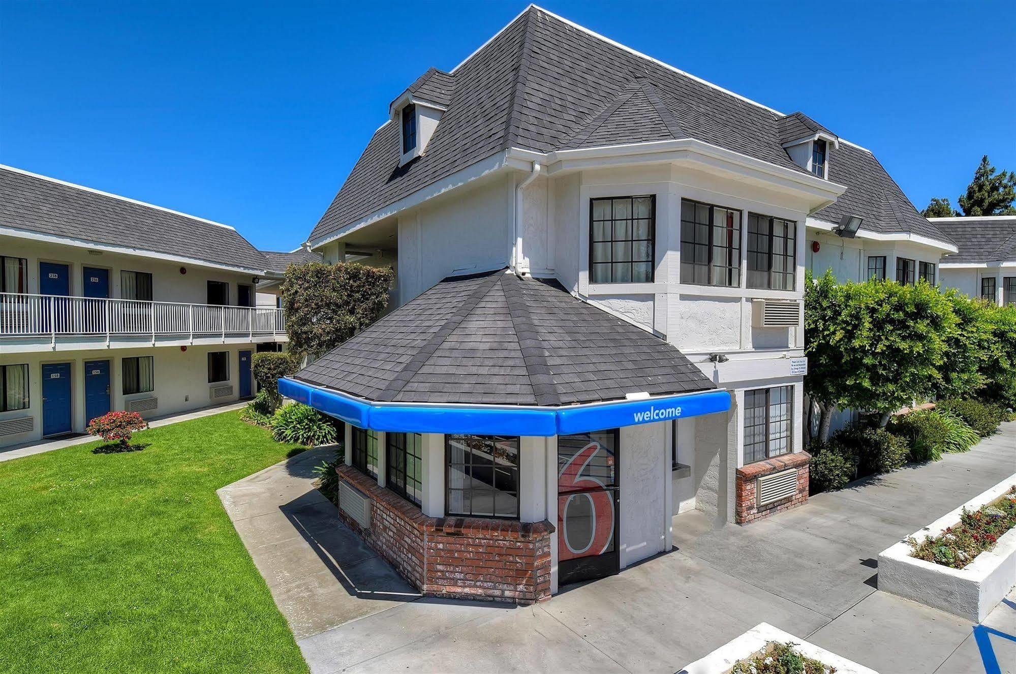 Motel 6-Carlsbad, Ca - Village Exterior photo