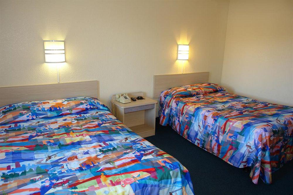 Motel 6-Carlsbad, Ca - Village Exterior photo